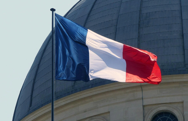 Fransada ölkənin NATO-dan çıxması ilə bağlı qətnamə təqdim edilib