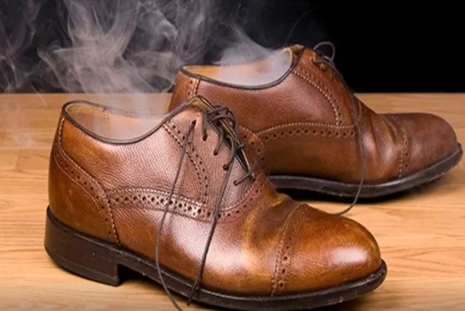 Ayaqqabılarınıza yuyucu toz tökün: Sizi təəccübləndirəcək həyat hiyləsi