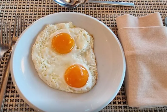 Yumurtaya nə vaxt duz vurmaq lazımdır? - Kulinarlar izah edir