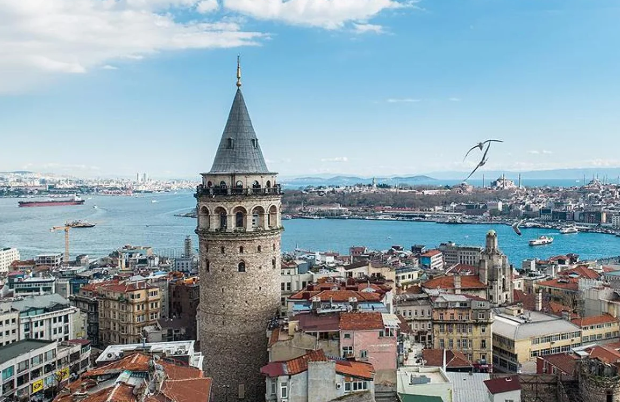 Türkiyədə məhkəmədən sürpriz qərar: Qalata qülləsi ilə bağlı mübahisəyə nöqtə qoyuldu