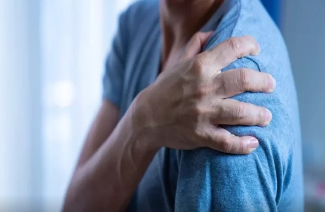 Çiyin ağrısı təhlükəli xəstəliyin XƏBƏRÇİSİ ola bilər