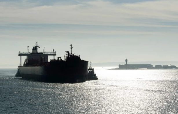 ABŞ İranın "kölgə donanması"na məxsus gəminin qarşısını kəsib