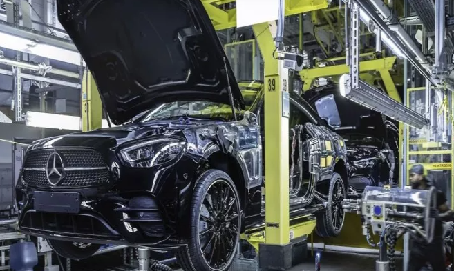 "Mercedes-Benz" şirkəti ABŞ bazarını tərk edə bilər