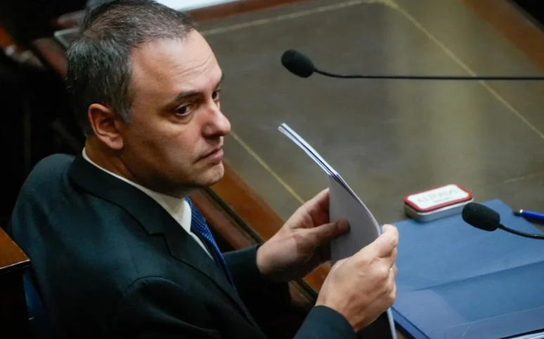 Argentinanın Baş naziri qanunsuz varlanma ittihamları fonunda istefa verib