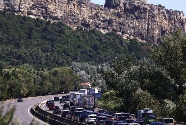 Fransada tıxacların uzunluğu rekord həddə çatıb