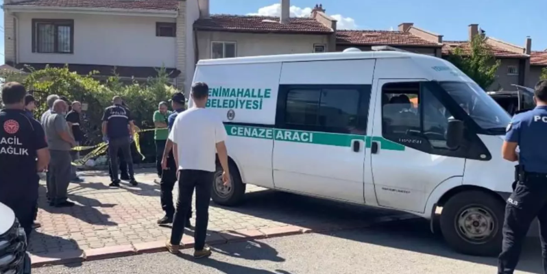 Boşanma ərəfəsində olan qadın, qayınatası tərəfindən 5 yaşlı qızının gözü önündə dəfələrlə bıçaqlanaraq qətlə yetirilib