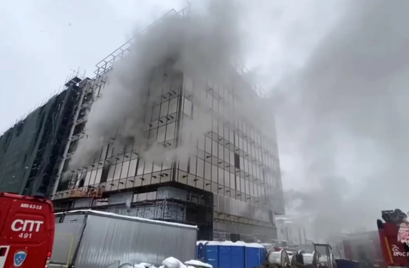 Moskvada elit binanın tikintisində yanğın: Ölənlərin sayı artdı - VİDEO