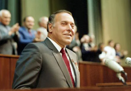 "Ulu öndər Heydər Əliyevin həyata keçirdiyi tədbirlər nəticəsində milli ordu yaradıldı" - Kamilə Əliyeva