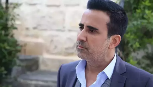 Müğənni Əmrah oğlunu səhnəyə çıxarıb və onu izləyicilərə "Kiçik Emrah" kimi təqdim edib - VİDEO