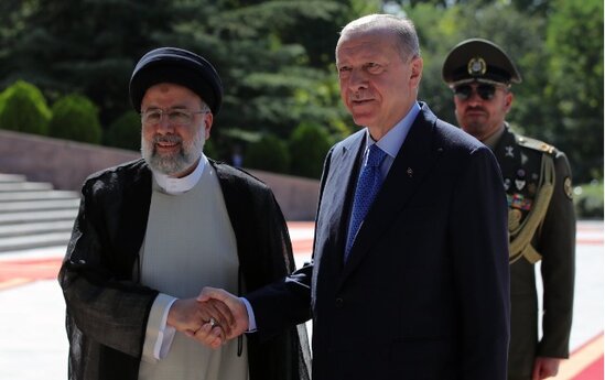 Rəisi Ərdoğanı rəsmi qarşıladı - Video