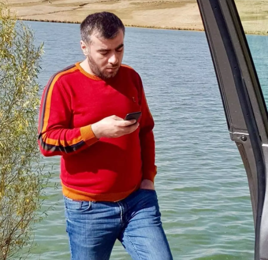 "Üzünə gülüb oyunlar oynadı"