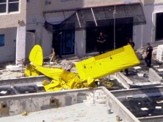 ABŞ-də təyyarə yaşayış binasına çırpılıb