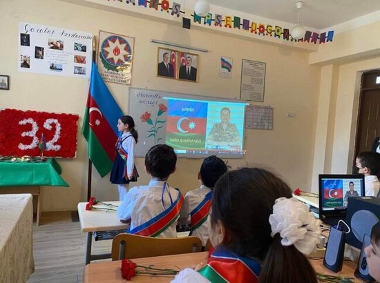 Doğum günündə oxuduğu məktəbə barelyefi qoyuldu... - FOTO