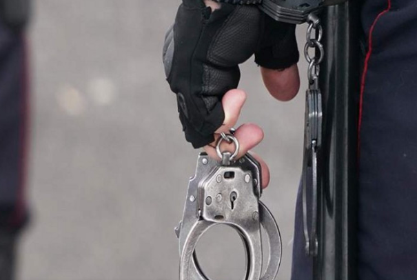 Külli miqdarda rüşvət alan müstəntiq axtarışa verildi