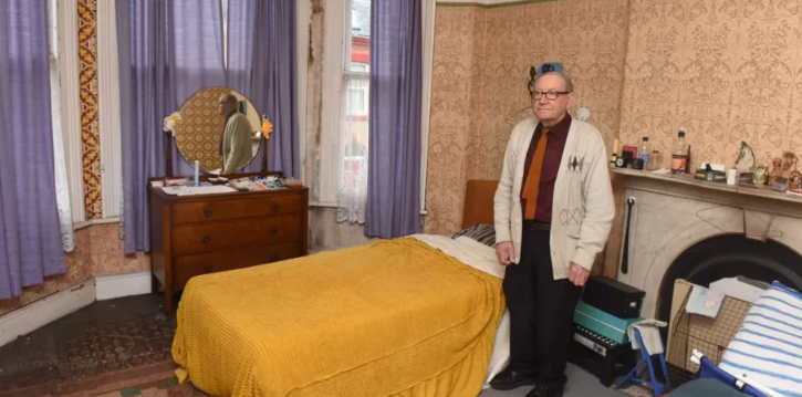 Soyuğa DÖZÜR: 89 yaşlı kişi 1948-ci ildən bəri EVİNİ TƏMİR ETMİR