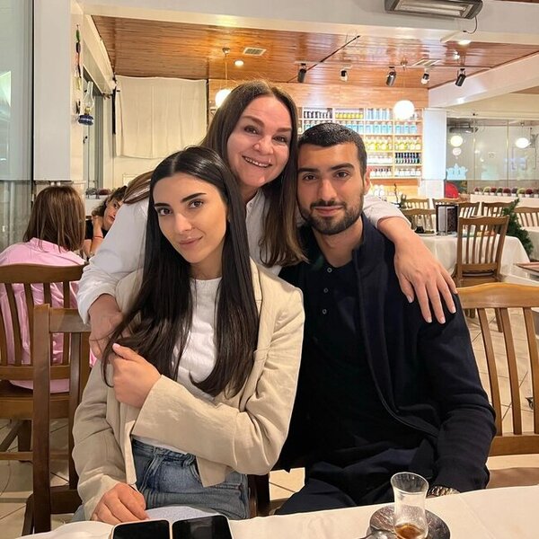 Mahir Emreli bacısı ilə aktrisanın qonağı oldu (FOTO)