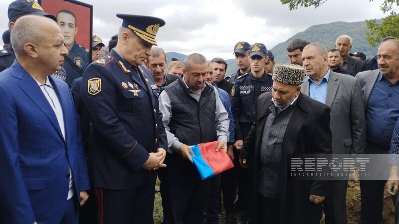 Füzulidə yol qəzasında həlak olan polis əməkdaşı Seyfi Abdullayev dəfn edilib - YENİLƏNİB