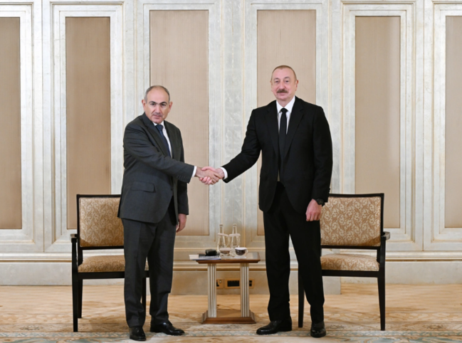 Əbu-Dabidə İlham Əliyevin Nikol Paşinyanla görüşü başlayıb
