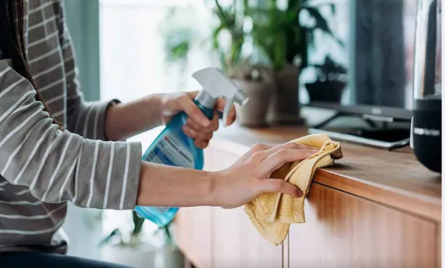 Şkafı təmizləyən qadın 100 min dollar qazandı - Görün necə?