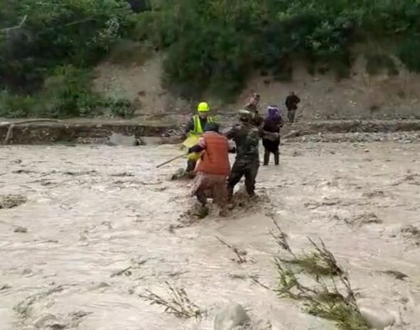 Şamaxıda sel təhlükəsi ilə üzləşən dörd qadın xilas edildi -FOTO/VİDEO