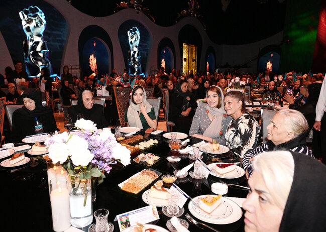 Prezidentin qızları Zəfəri şəhid anaları ilə qeyd etdi - Fotolar