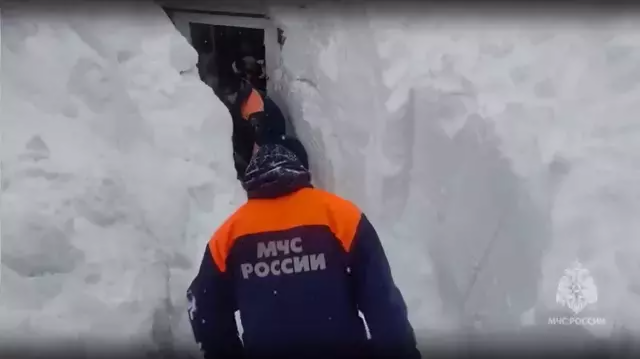 Son 30 ilin ƏN GÜCLÜ QARI! Binanın 4cü mərtəbəsinə çatdı - FOTOLAR