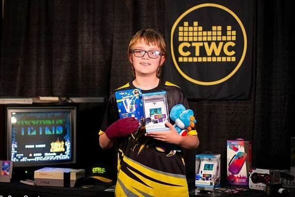 13 yaşlı uşaq mümkünsüzü etdi! -FOTO/VİDEO