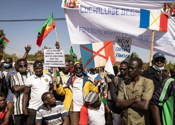 Burkina-Faso Fransa ilə diplomatik münasibətləri kəsir