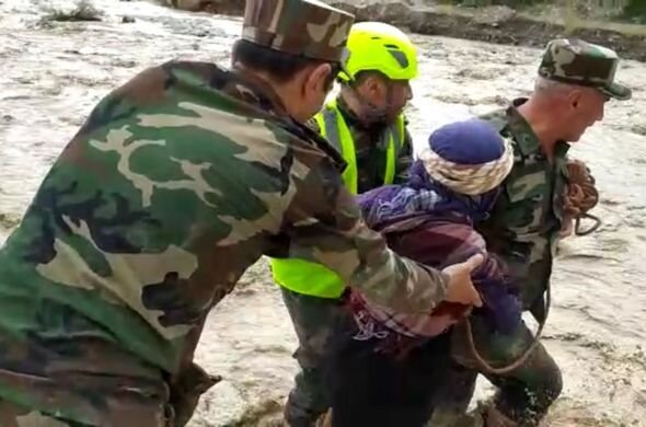 Şamaxıda sel təhlükəsi ilə üzləşən dörd qadın xilas edildi -FOTO/VİDEO