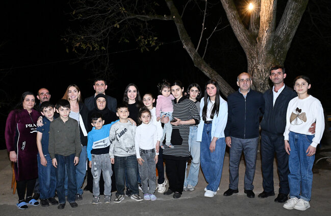 Prezidentin qızları Pəncəli Teymurovun evində - Fotolar