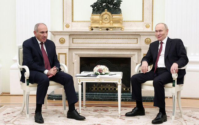 Putin Paşinyanla görüşdü - Yenilənib