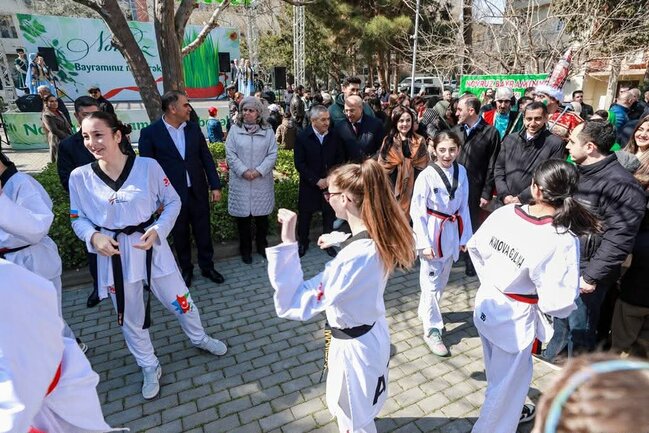 Paytaxtın abad məhəllələrindəki Novruz şənlikləri davam edir