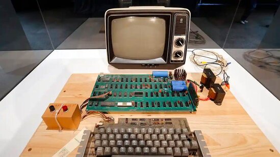 "Apple"in istehsal etdiyi ilk kompüter hərraca çıxarıldı
