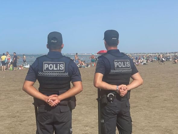 Çimərliklərə əlavə polis naryadları cəlb olunub - FOTO