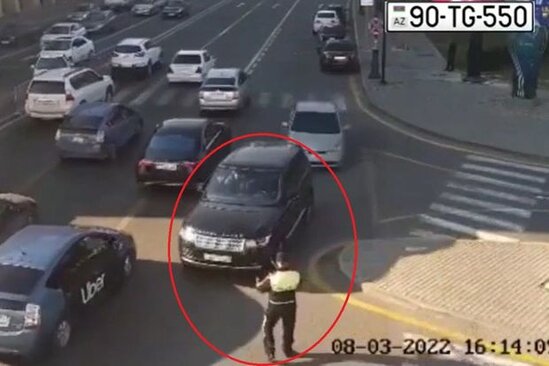 Bakıda lüks avtomobilini yol polisinin üstünə sürən şəxs cəzalandırıldı - YENİLƏNİB + FOTO/VİDEO