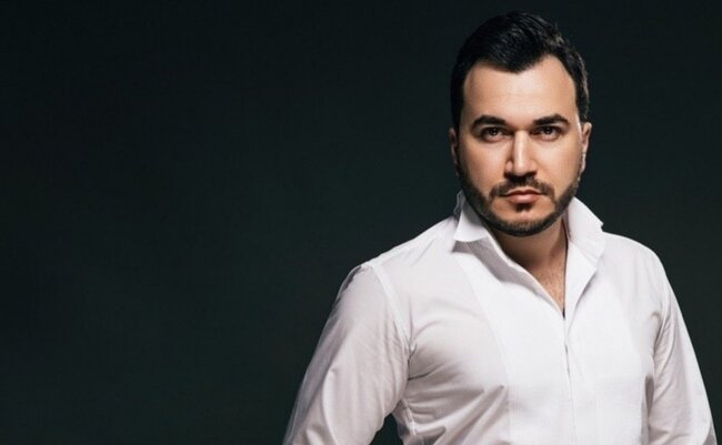 Daha bir məşhurun övladı xəstəxanaya yerləşdirildi