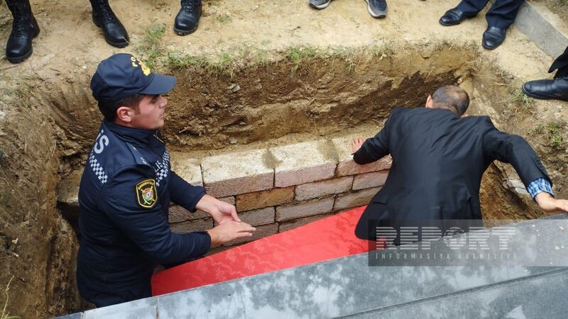 Füzulidə yol qəzasında həlak olan polis əməkdaşı Seyfi Abdullayev dəfn edilib - YENİLƏNİB