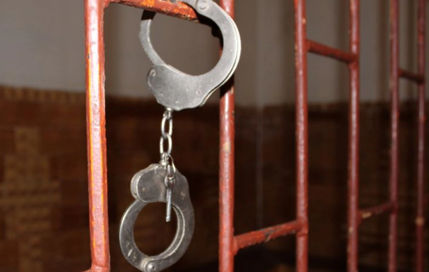 Bacısı oğlu və azyaşlı uşağının başına silah dayayıb girov götürdü: Hacıqabuldakı cinayətin TƏFƏRRÜATI