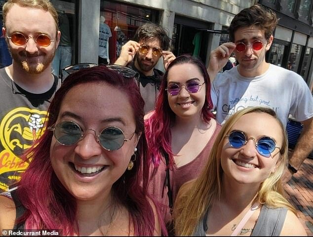 Qız 20 ildən sonra 77 bacı və qardaşını TAPDI