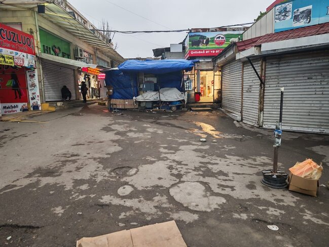 "Vosmoy" bazarının ətrafında küçə ticarəti yığışdırıldı - Fotolar