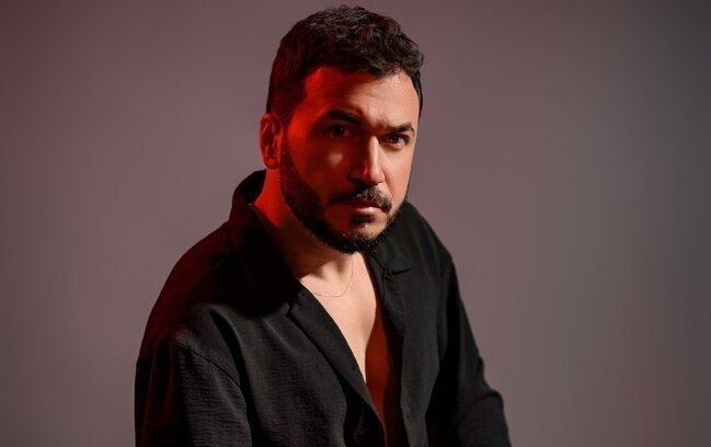 "Zövqlü, əqidəli insan görəndə elə bilirəm ki..."