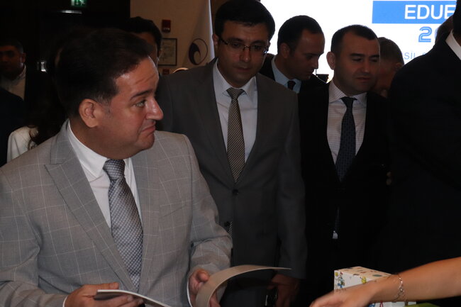 Murad Dadaşov yeni görüntüsü ilə mat qoydu - FOTO