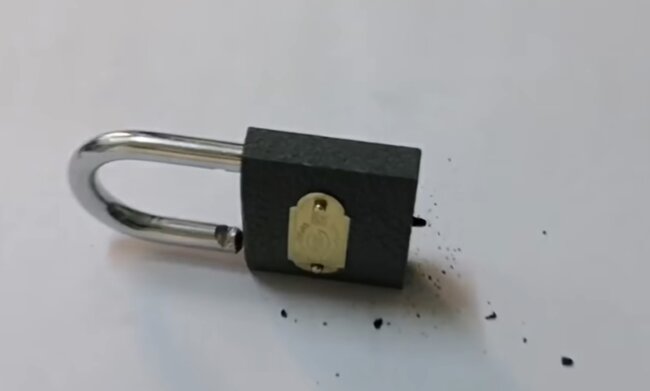 Kibritlə 10 saniyəyə qıfılı BELƏ açmaq olar - FOTO-VİDEO