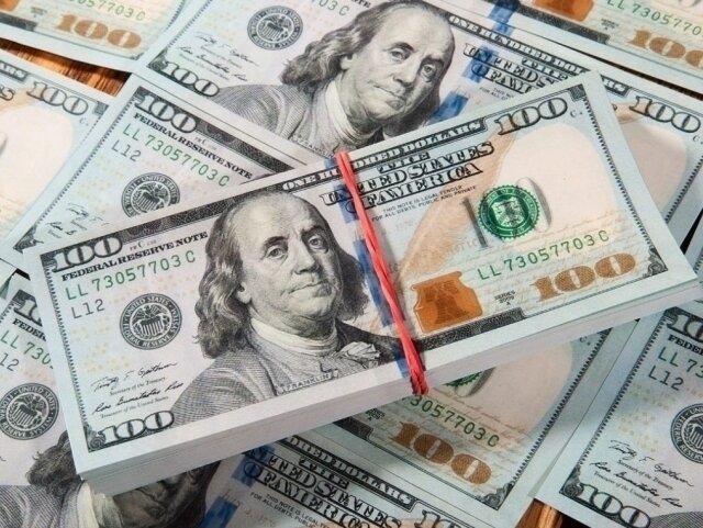 ABŞ dolları son üç ilin minimum səviyyəsinə enib