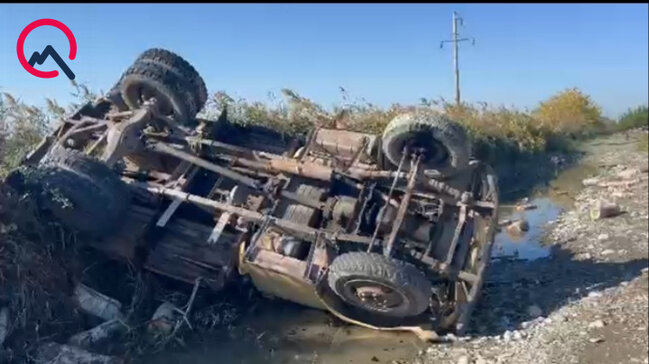 Odunla dolu yük maşını aşdı - Xəsarət alanlar var