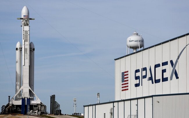 KİV: ABŞ "SpaceX" ilə müqavilələrinin əksəriyyətini qüvvədə saxlamağı düşünür