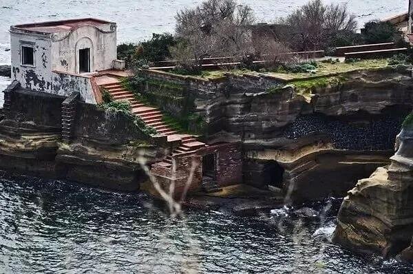 Dünyanın ən lənətlənmiş adası: Kim yaşadısa... - FOTO