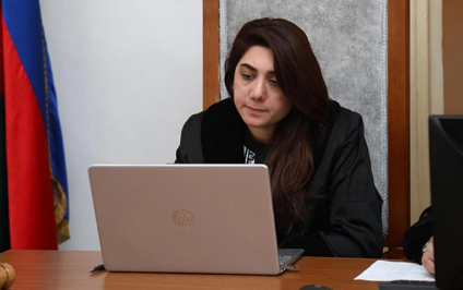 Beş ailə üzvünü öldürməkdə təqsirləndirilən Əhmədin işini hansı hakim aparacaq?