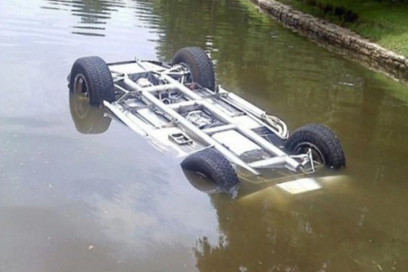 Salyanda avtomobil kanala aşdı: Ölən və xəsarət alanlar var