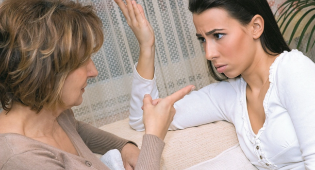 Evə xəbərsiz gələn qayınananı gəlinin qarşılaması MÜZAKİRƏ YARATDI - VİDEO